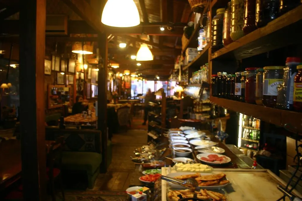 Otel Yorgo Seferis 0*, Urla